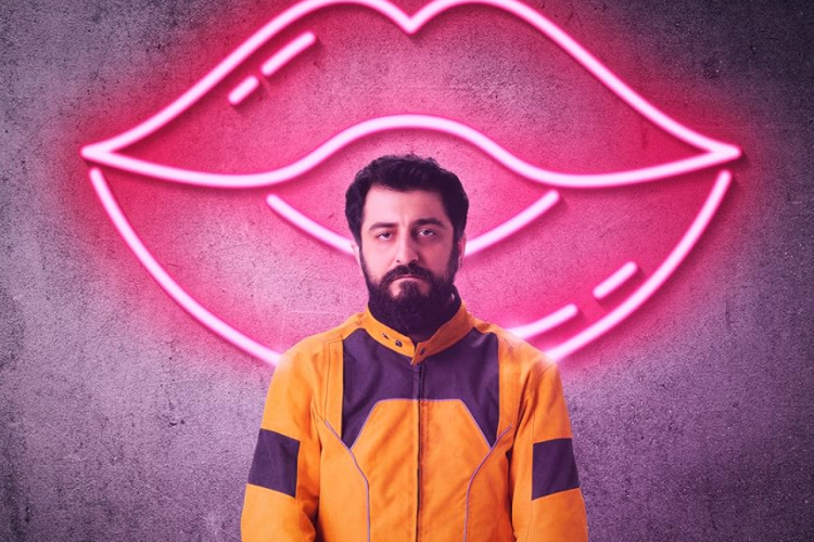 Dizi Mahsun J 2. Sezon Tam Bölüm Ücretsiz İzle, Mahsun Karaca'nın Başrolde Olduğu Yetişkin Komedi Hikayesi