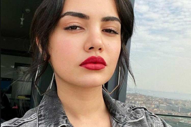 Şok Edici! Video Ece Ronay Ifsa Bu Internette Yayılan, Ücretsiz Olarak Izleyin