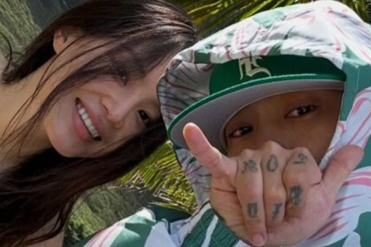 Dok2'den Lee Hi'ye doğum günü mesajı: 'Doğduğun için teşekkür ederim, K-Pop dünyasında gündem olan paylaşım